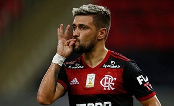 Giorgian De Arrascaeta volvió a convertir un golazo para Flamengo