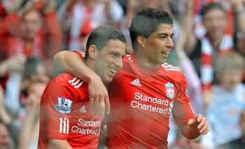 Suárez y Maxi Rodriguez en Liverpool