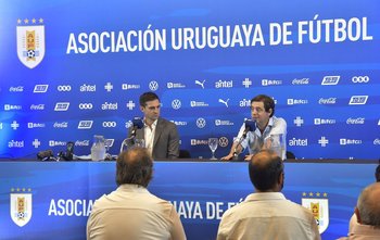 La presentación de Diego Alonso como entrenador de la selección uruguaya 