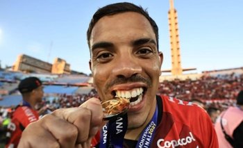 Terans festeja la Sudamericana que ganó en 2021 en el Centenario