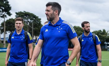 Paulo Pezzolano y su CT en Cruzeiro: Martín Varini, Gonzalo Álvarez y Matias Filippini