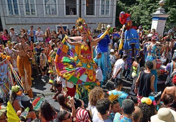 El carnaval es una fiesta tradicional de Río que convoca a millones de personas