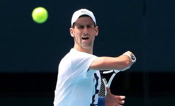 Djokovic entrenando en Australia
