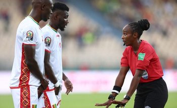 Salima Rhadia Mukansanga en la Copa África
