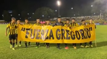 El saludo de apoyo del plantel de Peñarol a Gregorio Pérez