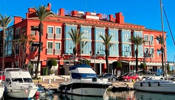 El MIM Sotogrande Club Marítimo se encuentra en Cádiz sobre el mar Mediterráneo