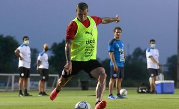 Barros Schelotto inició el domingo los entrenamientos de Paraguay