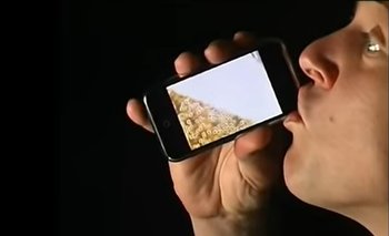 El desarrollador de la app mostrando en un video cómo era la herramienta.