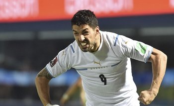 Luis Suárez arribará a las 11.00 a Uruguay proveniente de España.