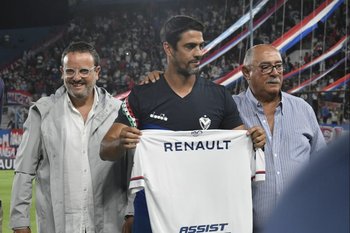 Gustavo Amoza, a la izquierda, en el partido del miércoles contra Vélez