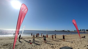 La IM ofrece, junto a UCM, actividades deportivas en las playas de Montevideo