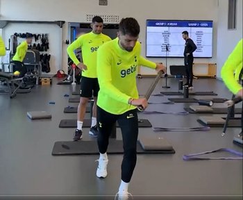 Rodrigo Bentancur entrenando en Tottenham