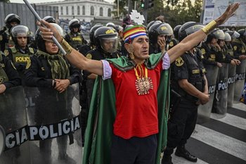 Protestas en Lima a favor de nuevas elecciones y el cierre del Congreso
