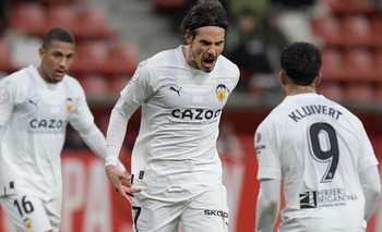 Edinson Cavani sigue convirtiendo goles para Valencia