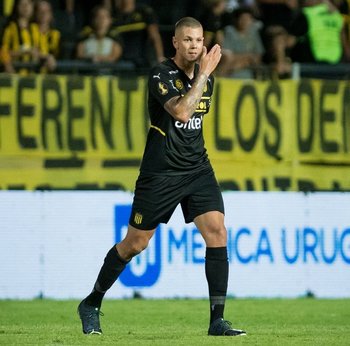 Léo Coelho debutó en Peñarol ante Unión