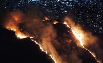 Comienzo del incendio en Cerro del Toro. (Archivo)