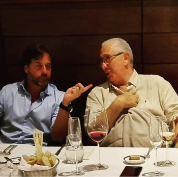 Sergio Puglia durante su festejo de cumpleaños junto con el presidente Lacalle Pou