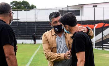 Leo Ramos y Larriera hablarán con el plantel de Peñarol