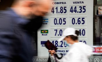 En Brasil el dólar caía 0,51% y se negociaba a 5,41 reales por unidad.