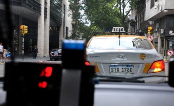 Taxistas fueron avisados de que se los expulsaría de las radios si se anotaban en Uber