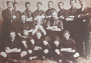El equipo de Curcc que ganó el primer Campeonato Uruguayo en 1900; segundo fue Albion