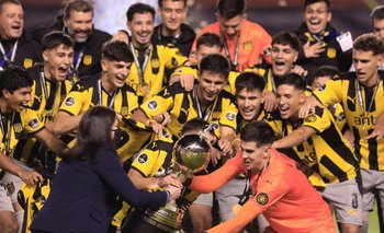 Peñarol sub 20 levanta el trofeo de la Copa Libertadores de América 2022