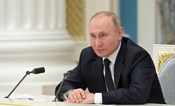 El presidente ruso Vladimir Putin trabaja este lunes en la respuesta económica a las "duras" sanciones occidentales contra Rusia por la invasión a Ucrania