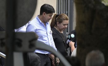 Silvino Báez y Graciela Sosa abandonan la corte luego de la condena a los ocho rugbiers