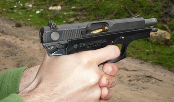 La ley anulada constituye un “impedimento inconstitucional al derecho a portar armas”, sostuvieron tres jueces de la Corte de apelaciones
