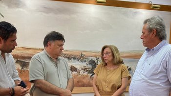 Mónica Bottero durante la reunión con Enrique Antía y otras autoridades de la comuna fernandina