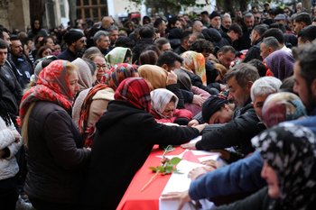 Funeral de estudiantes chipriotas muertos en un terremoto que sacudió Turquía, el 11 de febrero de 2023 en Famagusta, en el estado separatista turcochipriota del norte de Chipre.