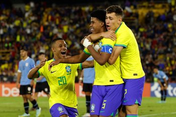 Andrey festeja el primero de Brasil ante Uruguay