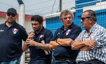 Mario Saralegui fue presentado como entrenador de Artigas SAD, acompañado de Carlos Bueno, su asistente técnico, Gabriel Souza PF y el intendente Pablo Caram.