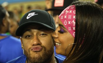 Neymar y Anitta en el Carnaval de Río