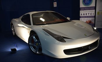 La Ferrari blanca fue rematada en marzo de 2019