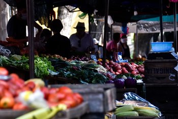El precio de las frutas y verduras aumentó 7% en octubre.