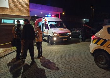 La funcionaria fue trasladada de urgencia al Hospital Policial y ahora aguarda para ser operada