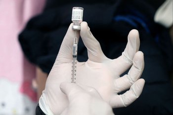 Las vacunas de Pfizer están próximas a ser aprobadas en adolescentes en Estados Unidos