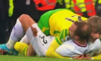 Brandon Williams de Norwich City, estuvo a punto de golpear al rival, pero cuando se dio cuenta de que era Eriksen, sonrió y lo abrazó