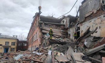Así quedó una escuela tras un bombardeo ruso en Chernihiv, Ucrania