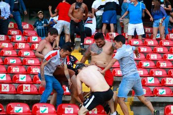 Batalla campal en el estadio Corregidora
