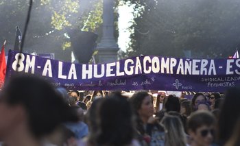 Diferentes colectivos feministas convocaron a participar de varias actividades y a marchar por la avenida 18 de Julio hasta la Universidad de la República