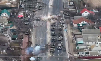 Captura de pantalla del video que muestra la emboscada ucraniana a un convoy ruso