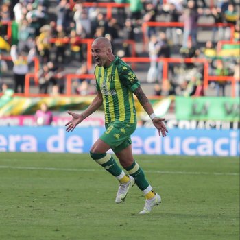 Santiago Silva volvió a gritar un gol después de más de dos años; fue con la camiseta de Aldosivi de Mar del Plata