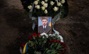 Dmytro Kotenko murió cerca de la ciudad sureña de Jersón y fue enterrado en Leópolis (Lviv en ucraniano), a salvo por ahora de las bombas.