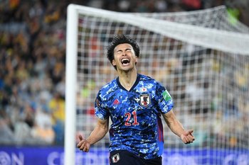 Kaoru Mitoma hizo los dos goles de Japón