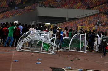 Destrozos en el estadio de Abuja
