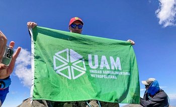 Dardo Parentini, operador de la UAM, subió el Aconcagua con amigos y representó al mercado en la cima.