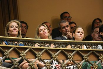 Pilar Lacalle Pou, Lorena Ponce de León y Violeta Lacalle en el Parlamento durante el discurso del presidente