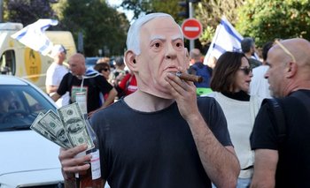 Han habido protestas en varias ciudades del país de israelíes que se oponen a la concentración de poder por parte del Ejecutivo en detrimento de los otros dos poderes constitucionales.